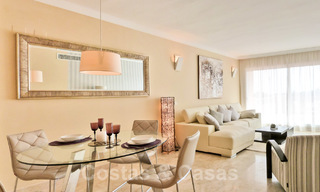 Apartamentos con grandes terrazas y vistas al mar en venta en Elviria, Marbella Este 20273 