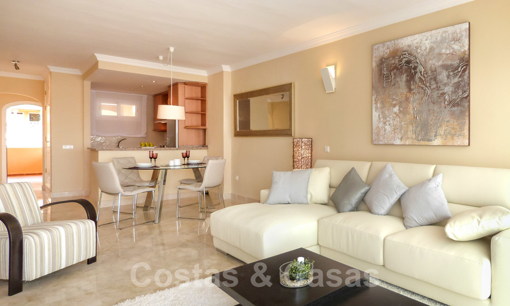 Apartamentos con grandes terrazas y vistas al mar en venta en Elviria, Marbella Este 20275
