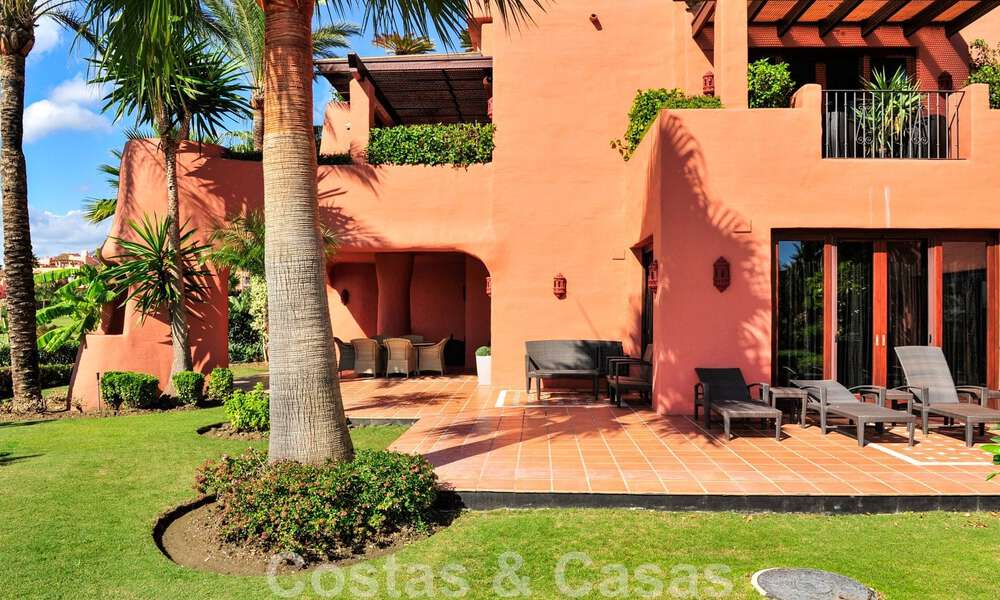 Apartamentos exclusivos en primera línea de playa en venta en la New Golden Mile, entre Marbella y la ciudad de Estepona 795426