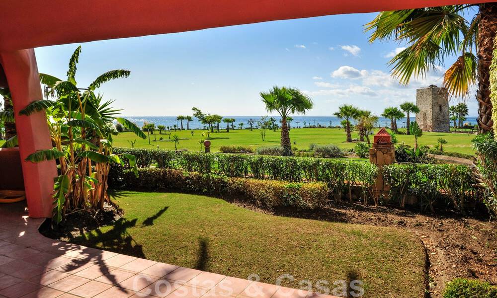 Apartamentos exclusivos en primera línea de playa en venta en la New Golden Mile, entre Marbella y la ciudad de Estepona 795427