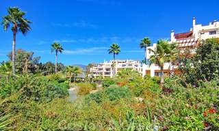 Apartamentos de lujo en primera planta a la venta, complejo en primera línea de playa, Nueva Milla de Oro, Marbella - Estepona 26973 