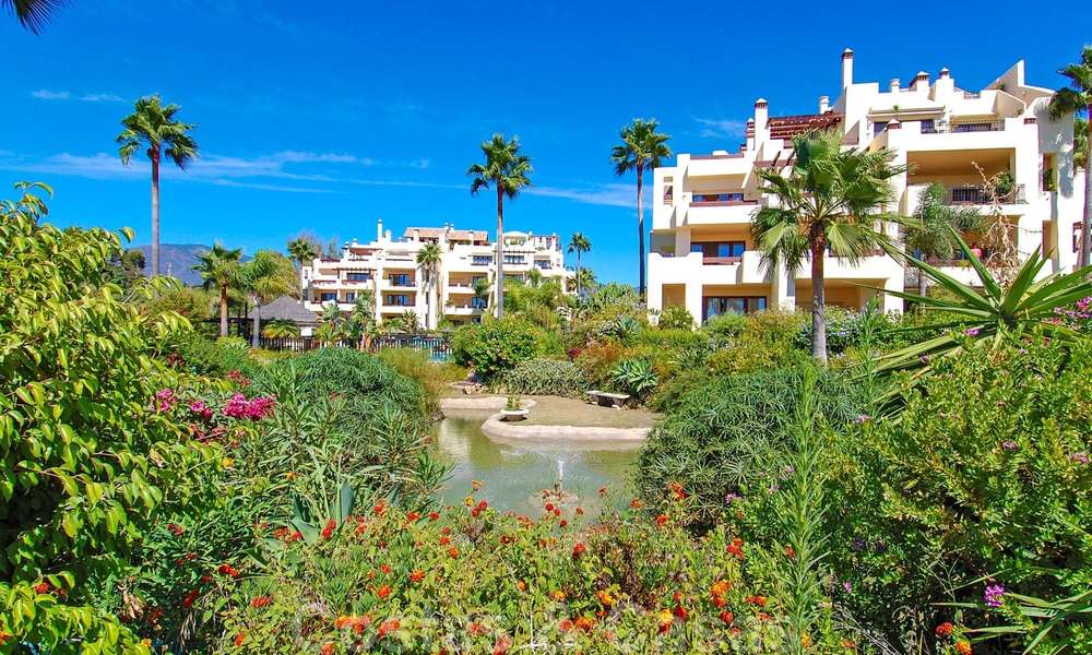 Apartamentos de lujo en primera planta a la venta, complejo en primera línea de playa, Nueva Milla de Oro, Marbella - Estepona 26974