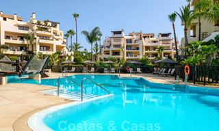 Apartamentos de lujo en primera planta a la venta, complejo en primera línea de playa, Nueva Milla de Oro, Marbella - Estepona 26983 
