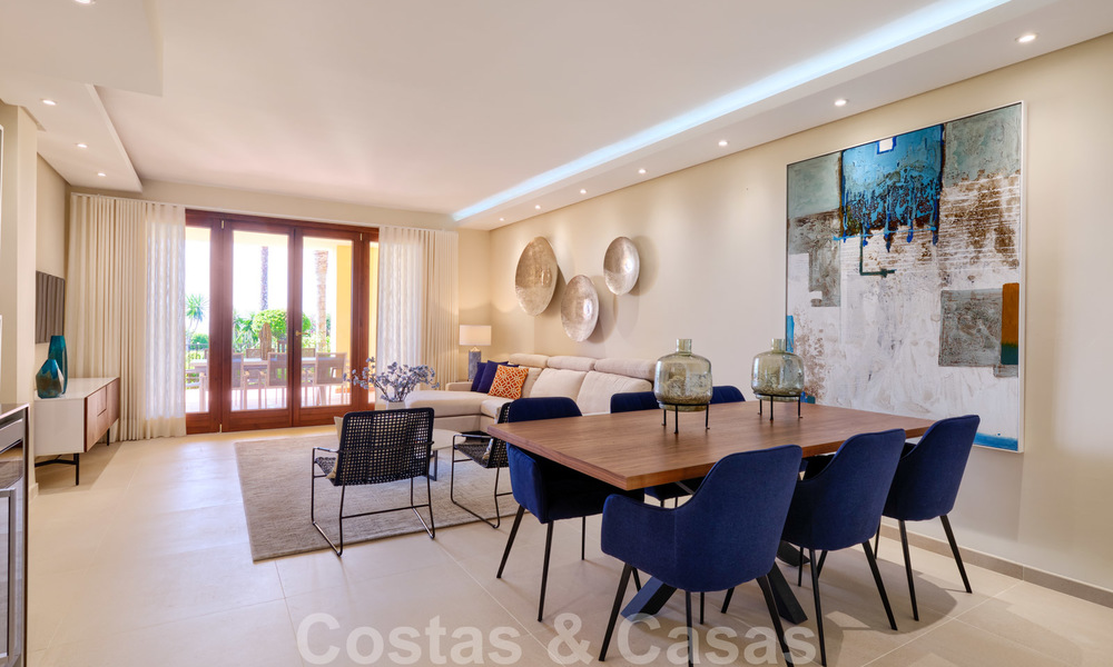 Apartamentos de lujo en primera planta a la venta, complejo en primera línea de playa, Nueva Milla de Oro, Marbella - Estepona 26985