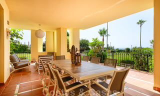 Apartamentos de lujo en primera planta a la venta, complejo en primera línea de playa, Nueva Milla de Oro, Marbella - Estepona 26992 