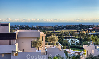 Lista para mudarse. Apartamentos de estilo moderno a la venta en Marbella – Benahavis con vistas al mar 30592 