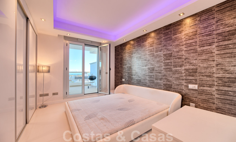 Lista para mudarse. Apartamentos de estilo moderno a la venta en Marbella – Benahavis con vistas al mar 30598