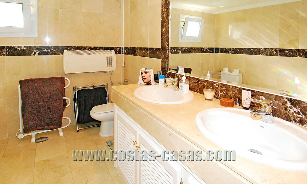 Apartamento en primera línea de playa a la venta en Marbella 42461