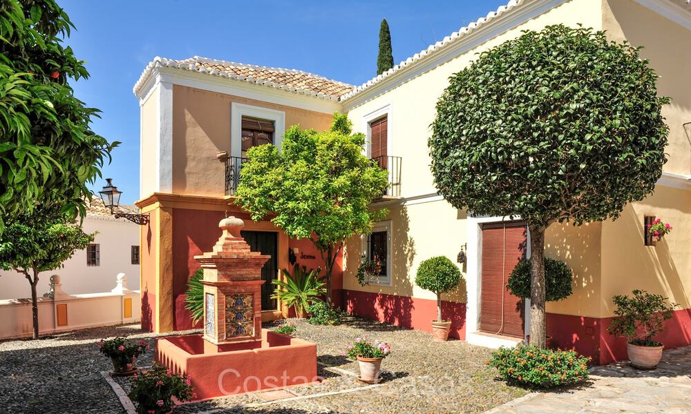 Casas en venta, pueblo andaluz, en el corazon de La Milla de Oro, entre Marbella y Puerto Banus 73297