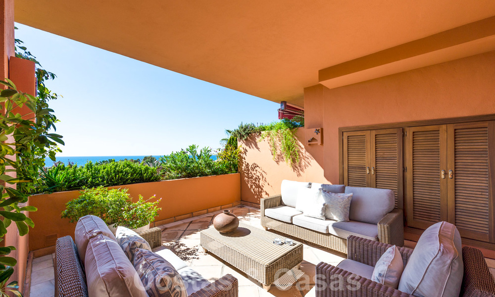 Apartamentos de lujo en venta cerca de la playa en un prestigioso complejo, justo al este de la ciudad de Marbella 22989