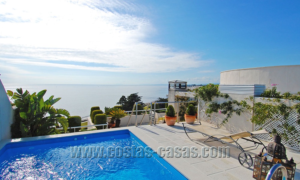 Apartamento ático de lujo a la venta, complejo en primera línea de playa, Nueva Milla de Oro, Marbella - Estepona 13132