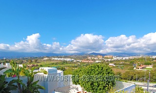 Apartamento ático de lujo a la venta, complejo en primera línea de playa, Nueva Milla de Oro, Marbella - Estepona 13135 