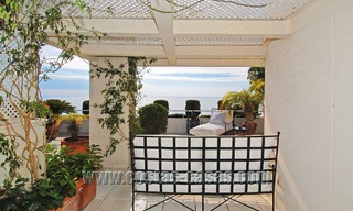Apartamento ático de lujo a la venta, complejo en primera línea de playa, Nueva Milla de Oro, Marbella - Estepona 13138 