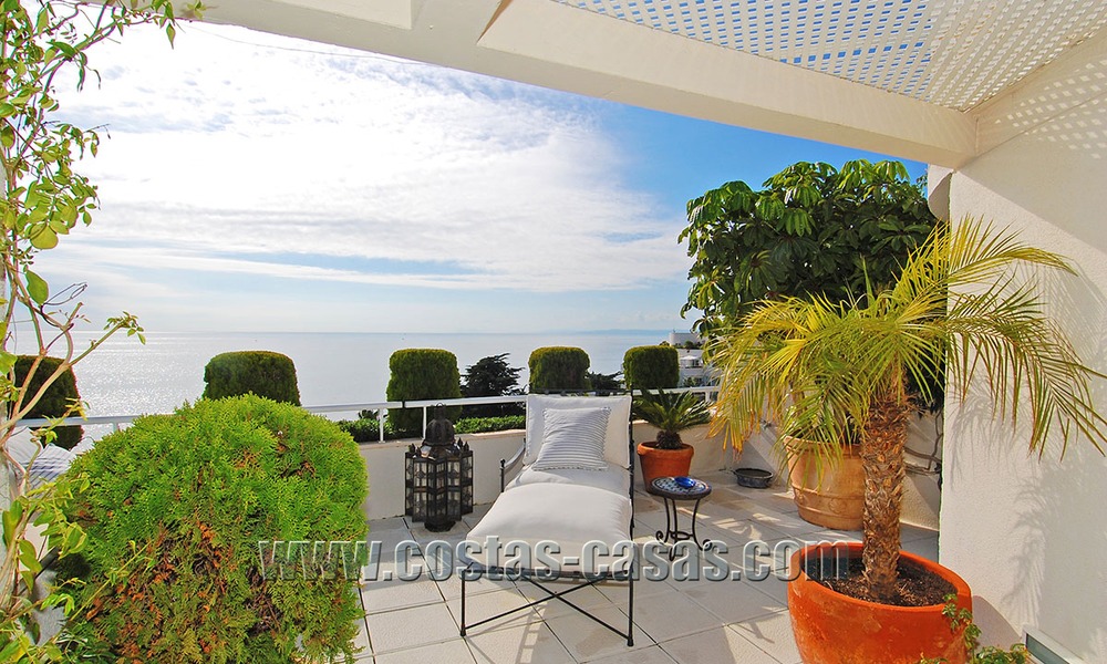 Apartamento ático de lujo a la venta, complejo en primera línea de playa, Nueva Milla de Oro, Marbella - Estepona 13139