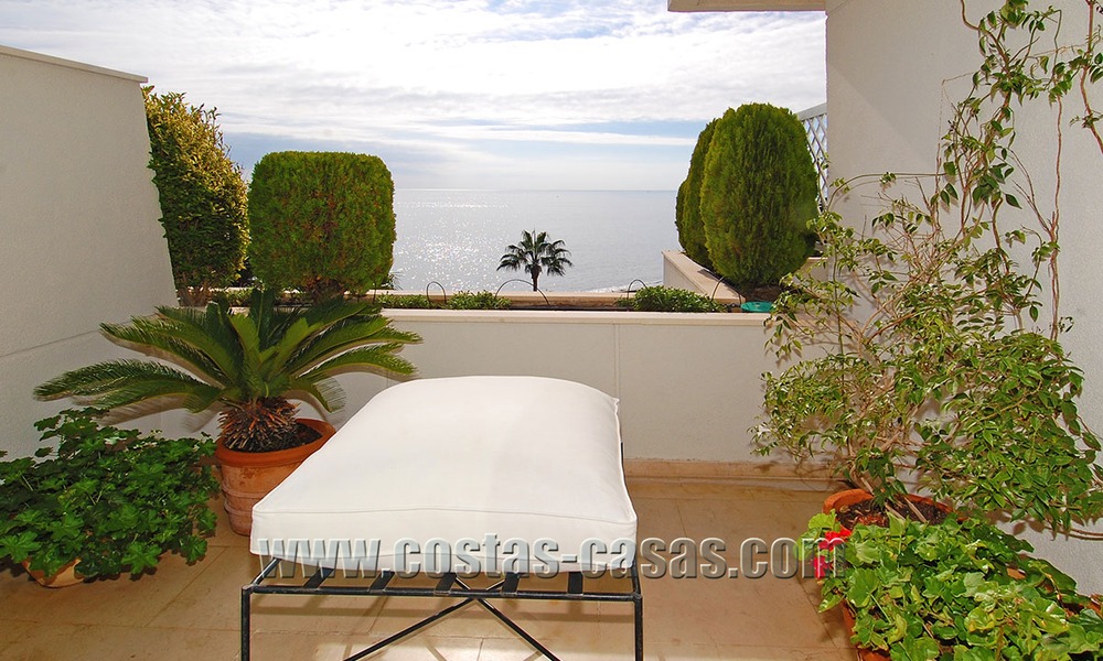 Apartamento ático de lujo a la venta, complejo en primera línea de playa, Nueva Milla de Oro, Marbella - Estepona 13140