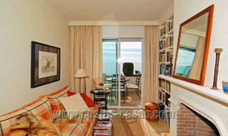 Apartamento ático de lujo a la venta, complejo en primera línea de playa, Nueva Milla de Oro, Marbella - Estepona 13146 