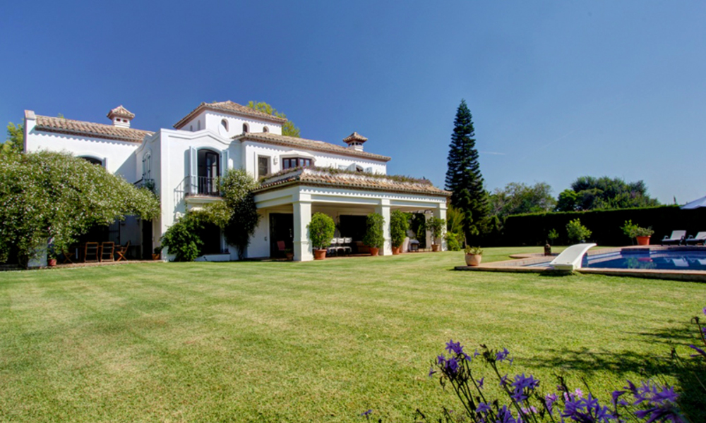Villa de lujo a la venta en la Milla de Oro en Marbella, a poca distancia de la playa y Puente Romano 5584