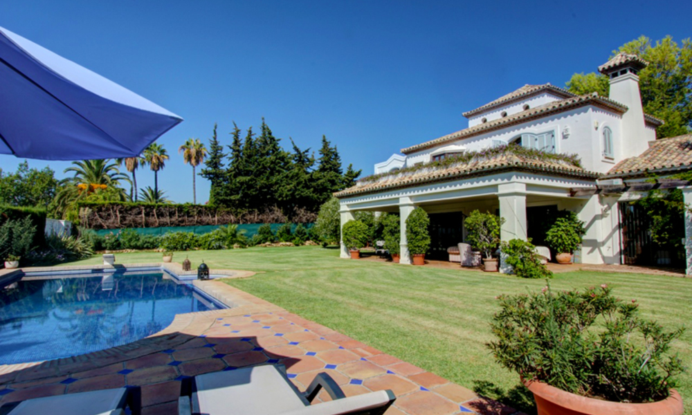 Villa de lujo a la venta en la Milla de Oro en Marbella, a poca distancia de la playa y Puente Romano 5585