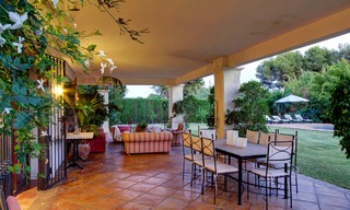 Villa de lujo a la venta en la Milla de Oro en Marbella, a poca distancia de la playa y Puente Romano 5583 