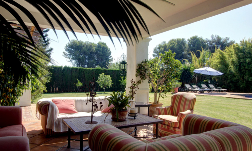 Villa de lujo a la venta en la Milla de Oro en Marbella, a poca distancia de la playa y Puente Romano 5587