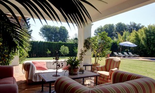 Villa de lujo a la venta en la Milla de Oro en Marbella, a poca distancia de la playa y Puente Romano 5587 
