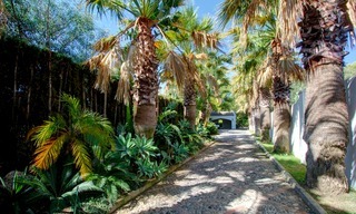 Villa de lujo a la venta en la Milla de Oro en Marbella, a poca distancia de la playa y Puente Romano 5590 
