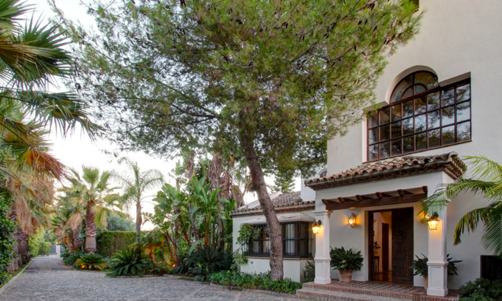 Villa de lujo a la venta en la Milla de Oro en Marbella, a poca distancia de la playa y Puente Romano 5591
