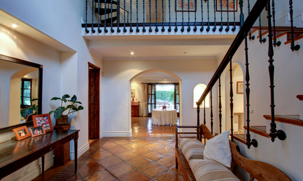 Villa de lujo a la venta en la Milla de Oro en Marbella, a poca distancia de la playa y Puente Romano 5592