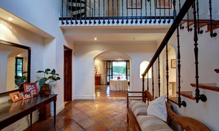 Villa de lujo a la venta en la Milla de Oro en Marbella, a poca distancia de la playa y Puente Romano 5592 