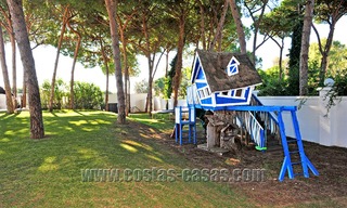 Villa de estilo moderno contemporáneo en primera línea de playa en venta en Marbella 5419 