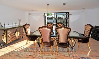 Villa de estilo moderno contemporáneo en primera línea de playa en venta en Marbella 5431 