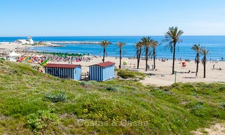 Villa de estilo moderno contemporáneo en primera línea de playa en venta en Marbella 5449 