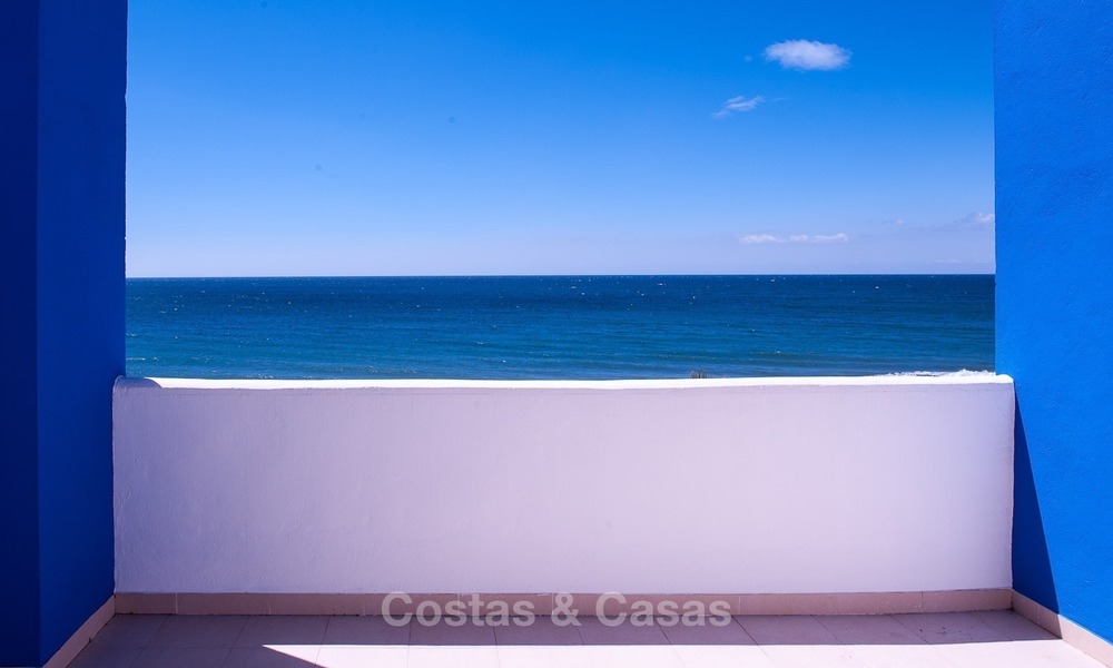 Casas adosadas frontales al mar, complejo en primera línea de playa a la venta, Nueva Milla de Oro, Marbella - Estepona 1708