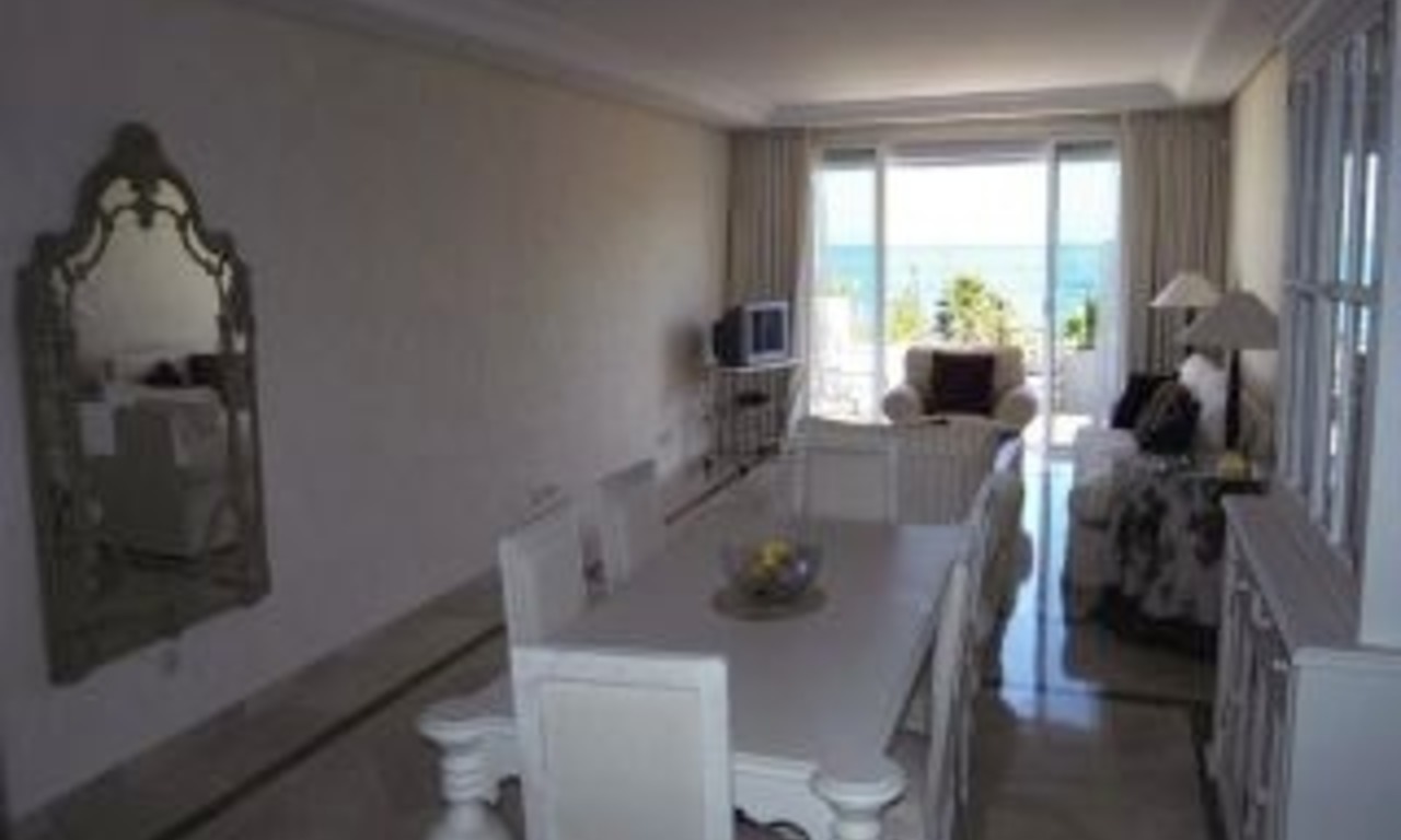 Atico / Apartamento en primera linea de playa en venta - Puerto Banus - Marbella 10