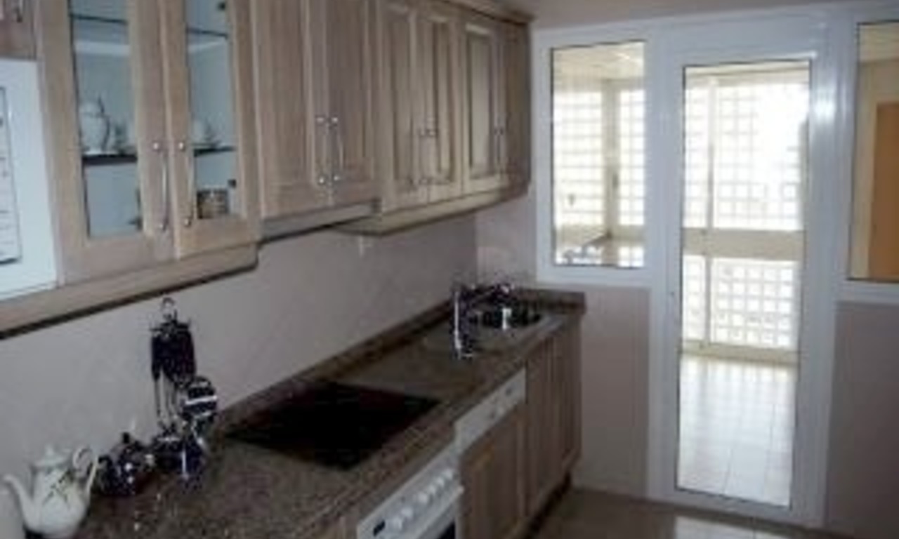 Atico / Apartamento en primera linea de playa en venta - Puerto Banus - Marbella 11