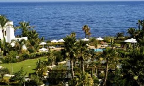 Atico / Apartamento en primera linea de playa en venta - Puerto Banus - Marbella