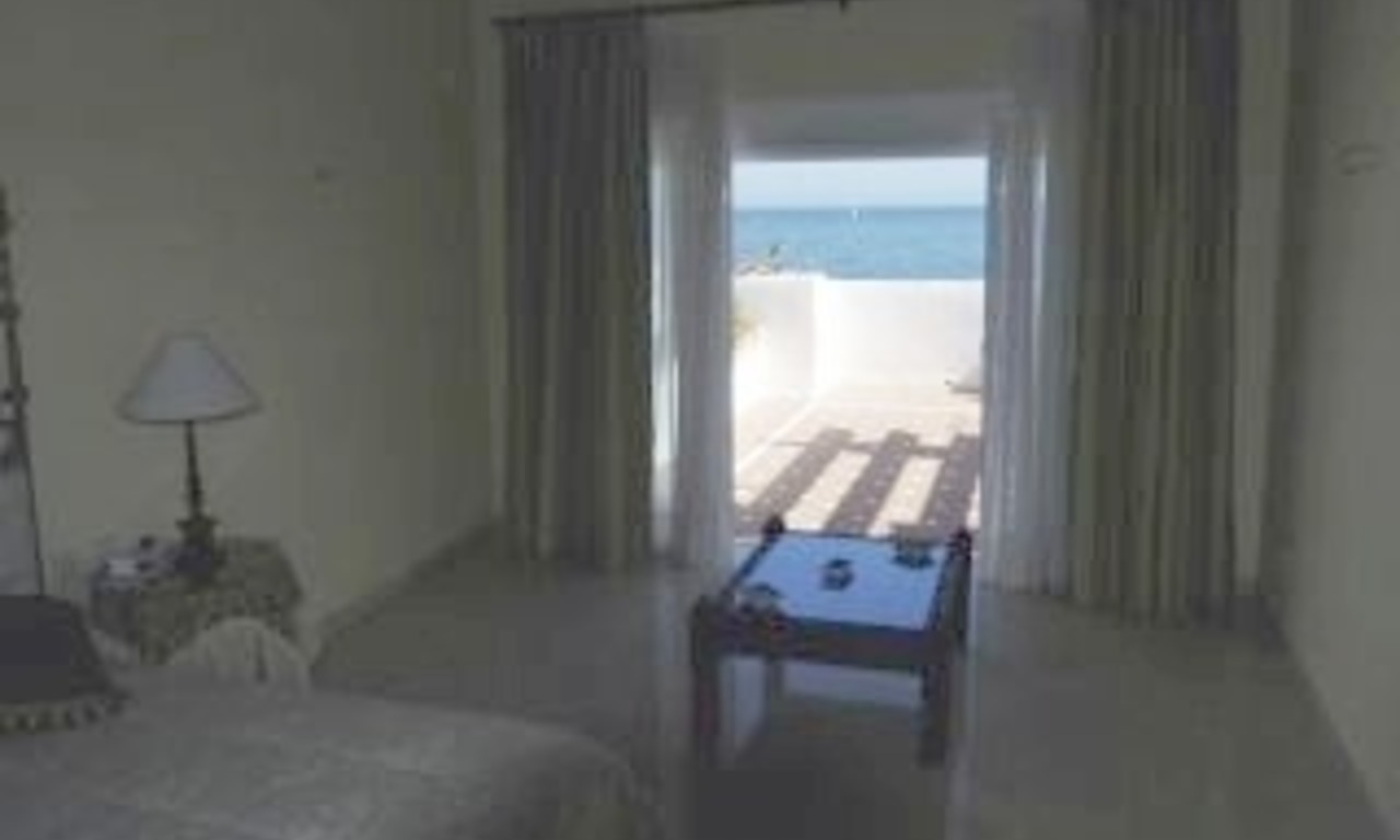 Atico / Apartamento en primera linea de playa en venta - Puerto Banus - Marbella 6