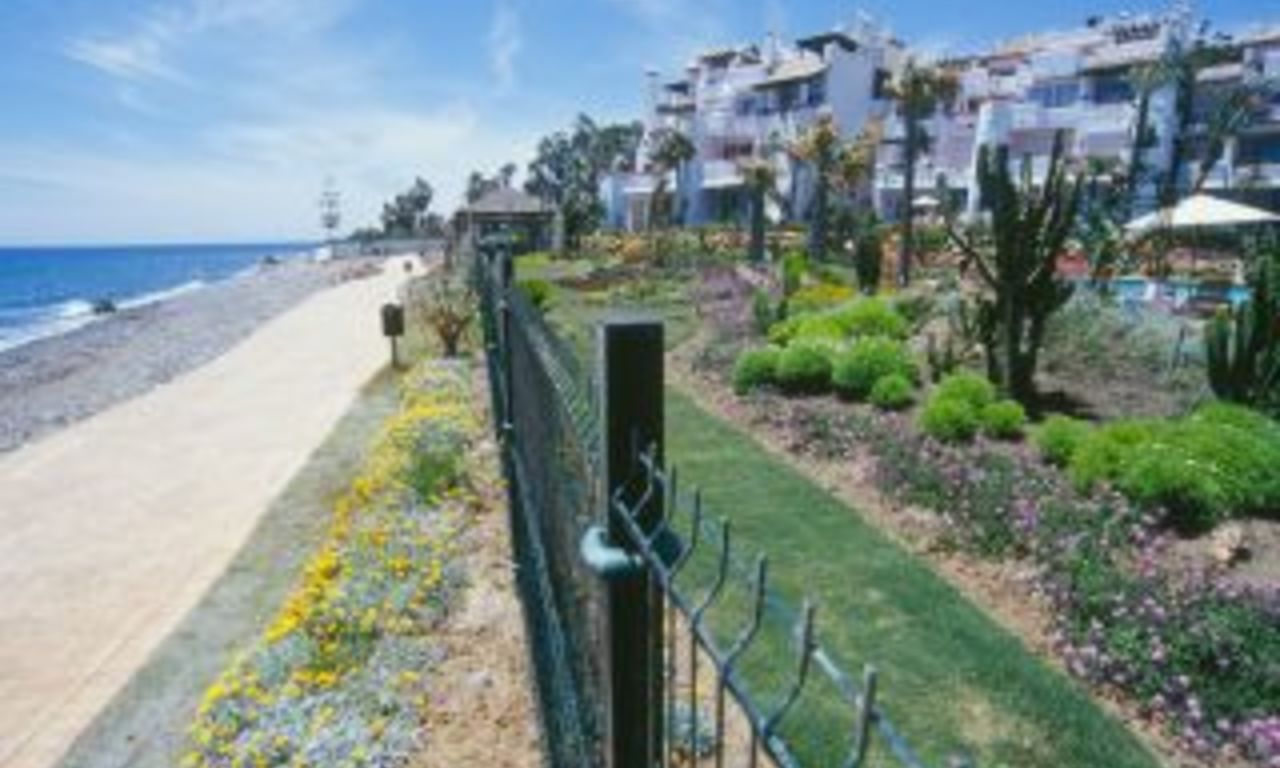 Atico / Apartamento en primera linea de playa en venta - Puerto Banus - Marbella 1
