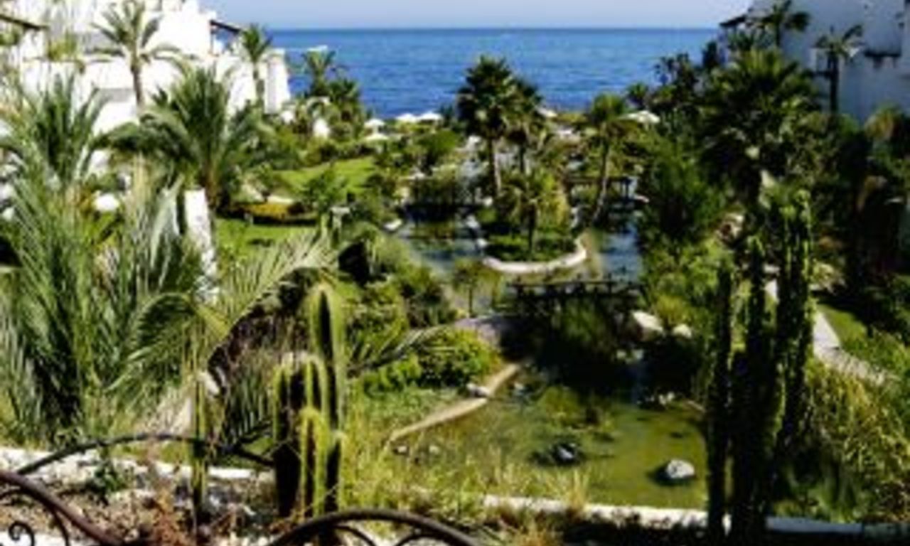 Atico / Apartamento en primera linea de playa en venta - Puerto Banus - Marbella 4